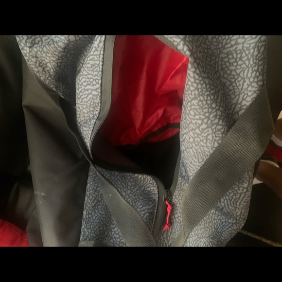 Jordan jacket with matching duffel bag - Picture 11 of 11